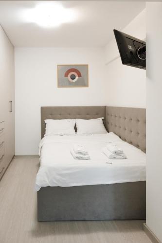 Postel nebo postele na pokoji v ubytování Exclusive Ultracentral Apartments and Studios #Enescu#Universitatii#Suceava