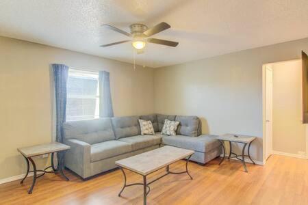 Χώρος καθιστικού στο One-bedroom ready for you near Fort Sill