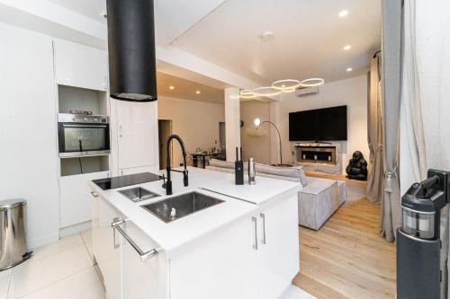 Pick A Flat's Apartment in Notre-Dame de Paris - Rue Saint-Séverin