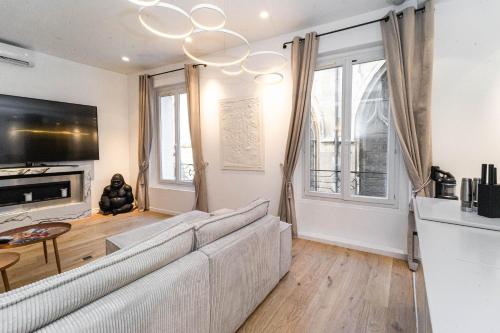 Pick A Flat's Apartment in Notre-Dame de Paris - Rue Saint-Severin