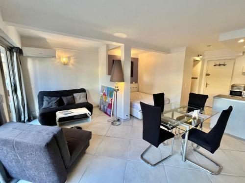 Rouaze 2, by Welcome to Cannes