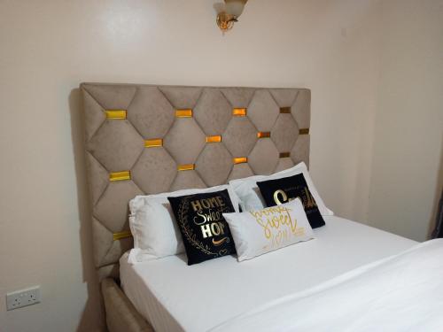 Katil atau katil-katil dalam bilik di Mellow Homes 1 & 2 Bedrooms fully furnished Apartment