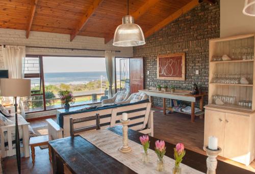 Gallery image of La Mer Seafront Selfcatering Accommodation Kleinmond in Kleinmond