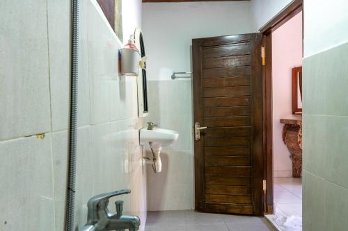 Koupelna v ubytování Purnama House