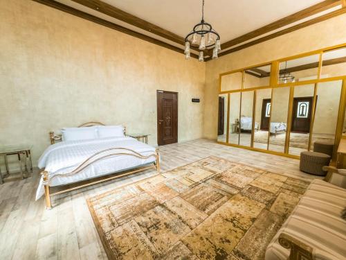 a bedroom with a bed and a large rug at مزرعة واستراحة ألفي الترفيهية بالهير in Al Qaia