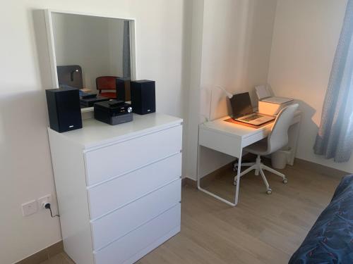 Μια τηλεόραση ή/και κέντρο ψυχαγωγίας στο les voiles