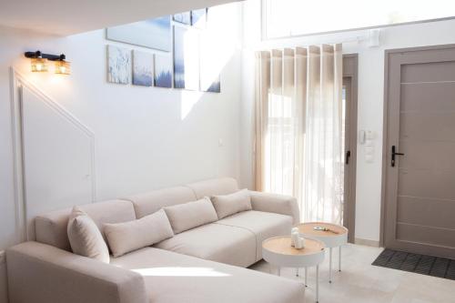 Гостиная зона в Insieme Lefkada Maisonettes