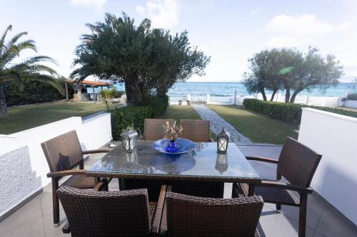 Gallery image of Kapa Maisonette - Beachfront, 3 min walk to Mamalouka in Hanioti