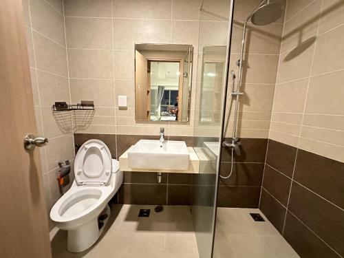 Ένα μπάνιο στο 2 Bedrooms At The Sun Avenue In The Center Of District 2 With Overflow Swimming Pool