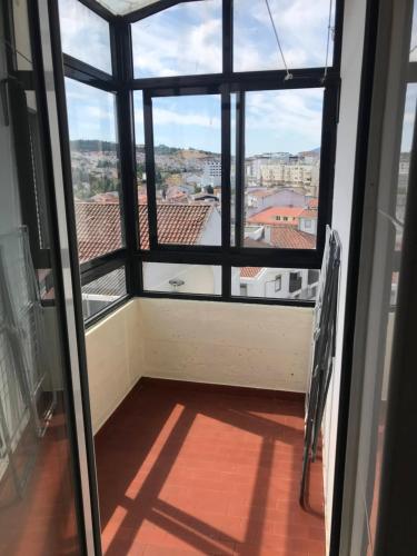 desde el balcón de una habitación con ventana en Picadeiro A, en Bragança