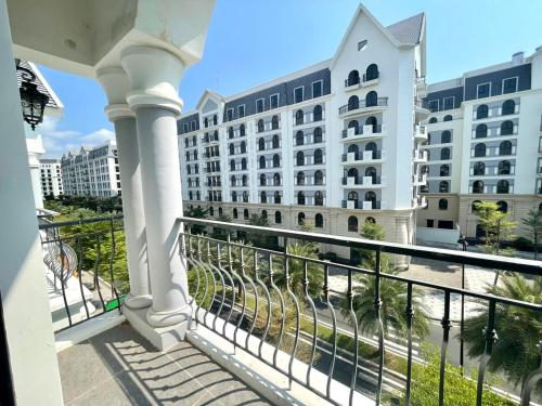 Балкон или терраса в Teddy 108 Homestay & Cafe - 3 stars - Grand World Phu Quoc