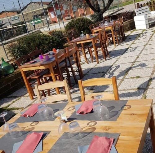 a group of wooden tables and chairs with plates and glasses at Agriturismo Nonna Luisa in Ferentino