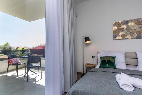 a bedroom with a bed and a balcony at Villa Zen in Vintijan