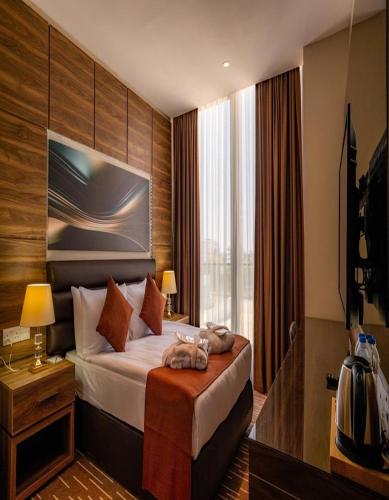 Postel nebo postele na pokoji v ubytování Ekor Elegance Hotel