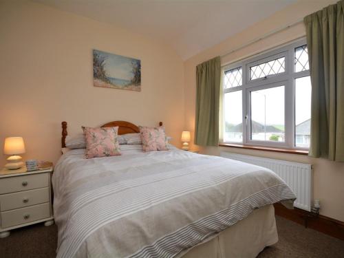 a bedroom with a large bed and a window at 1 Bed in Bude THENO in Bude