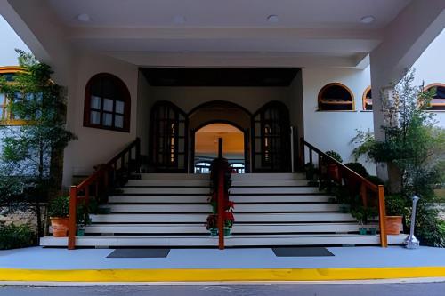 a person walking up the stairs of a house at Quatre Saison 308 in Campos do Jordão