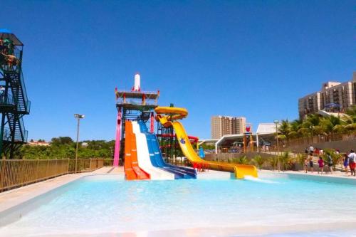 a water slide in a pool in a water park at Spazzio diRoma com acesso ao Acqua Park - Gualberto in Caldas Novas