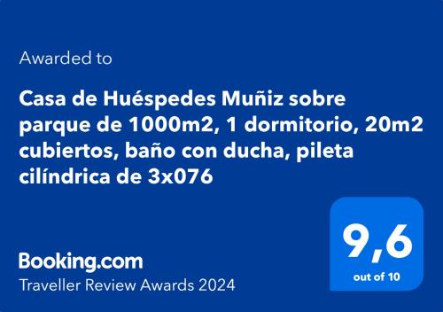 Un certificat, premiu, logo sau alt document afișat la Casa de Huéspedes Muñiz sobre parque de 1000m2, 1 dormitorio, 20m2 cubiertos, baño con ducha, pileta cilíndrica de 3x076