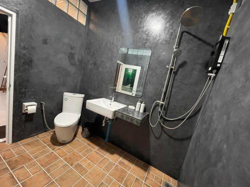 Koupelna v ubytování บ้านระเบียงเลหลังสวน room B