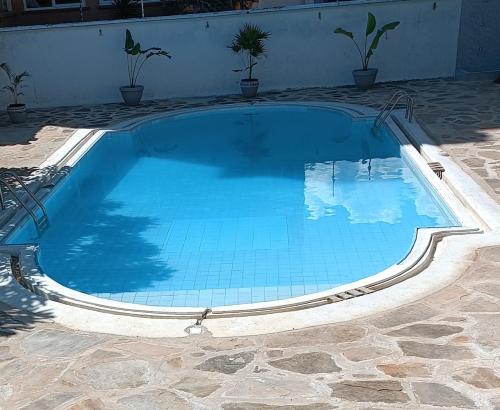 a large blue swimming pool in a yard at Villa Ella in Mombasa