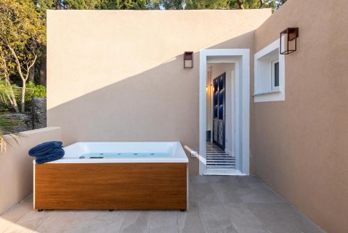 a jacuzzi tub sitting outside of a house at Villa Lia Hotel Capri in Capri