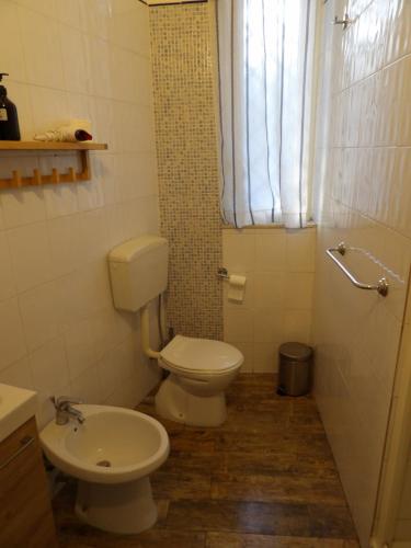 a bathroom with a toilet and a sink at B&B Stella Marina in Acitrezza