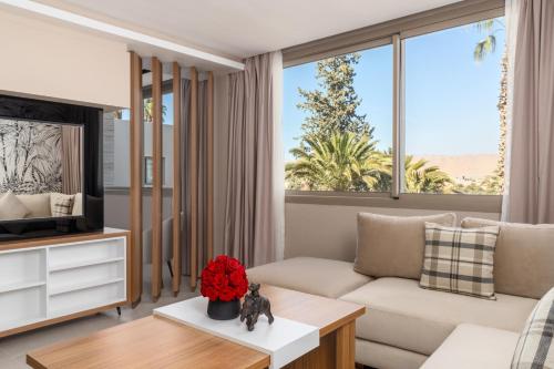 a living room with a couch and a tv at Kenzi Rissani in Er Rachidia
