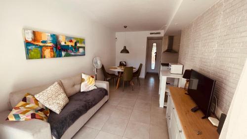 Rising Sun- Bright 1BR Apartment with Pool & Terrace, Steps from Corralejo Beach