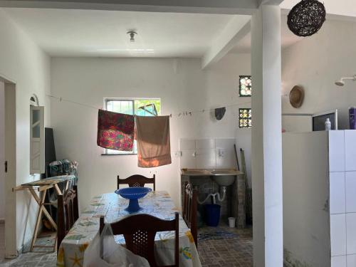 a kitchen with a table in a room at Casa do Sossego in Guaibim