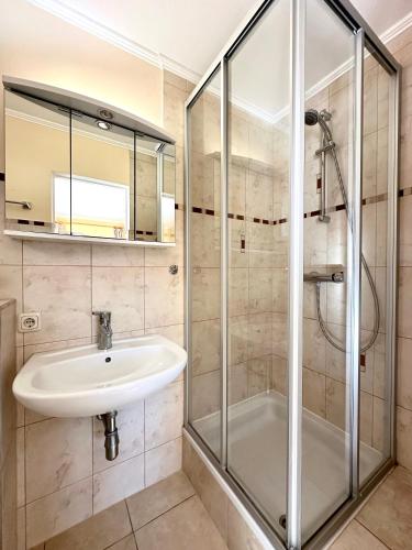 a bathroom with a sink and a shower at Haus Bergwelten Ramsau - Hintermühle in Ramsau