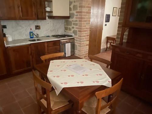 a kitchen with a table with a table cloth on it at I Casali Della Ghisleria in Ospedalicchio