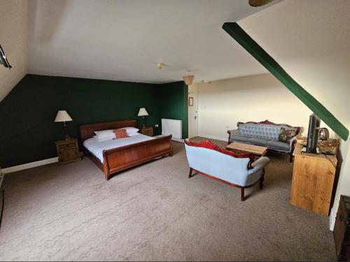 Katil atau katil-katil dalam bilik di Broomhall Castle Hotel