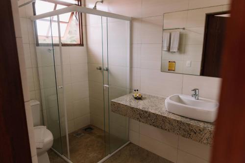 Bilik mandi di Resort Fazenda 3 Pinheiros