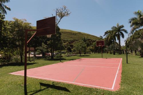 Tenis dan/atau kemudahan skuasy di Resort Fazenda 3 Pinheiros atau berdekatan