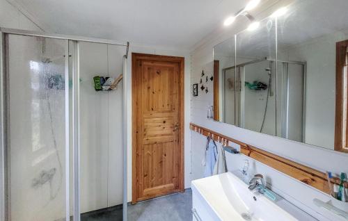 Koupelna v ubytování 4 Bedroom Gorgeous Home In Fitjar
