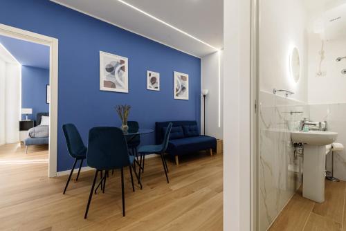a dining room with blue walls and a table and chairs at APPARTAMENTI VALLETTI ERCOLANO in Ercolano