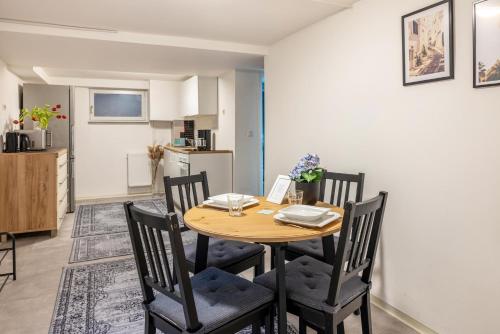 Η κουζίνα ή μικρή κουζίνα στο Gemütliche Unterkunft mit Terrasse