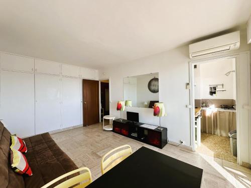 HYEBER Studio pour 2 personnes avec vue mer panoramique, sur le port d'Hyères