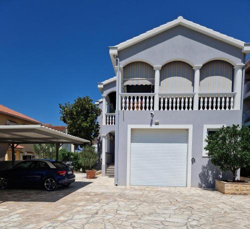 Cosy villa near the beach