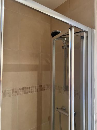 Koupelna v ubytování Penthouse Apartment - Town Centre, Sea Views, Secure Parking