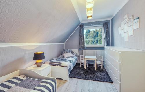 Ένα ή περισσότερα κρεβάτια σε δωμάτιο στο 2 Bedroom Pet Friendly Home In Kollmar