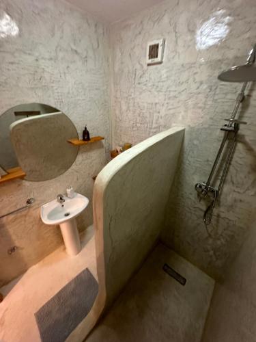 a bathroom with a sink and a bath tub at Boutique Apartments Ibiscus in Santa Maria