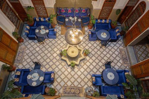 Un restaurante u otro lugar para comer en Riad Fes Iline