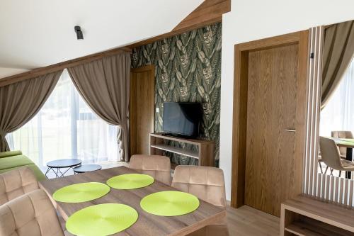 TV a/nebo společenská místnost v ubytování Apartmány Hájenka Oravice