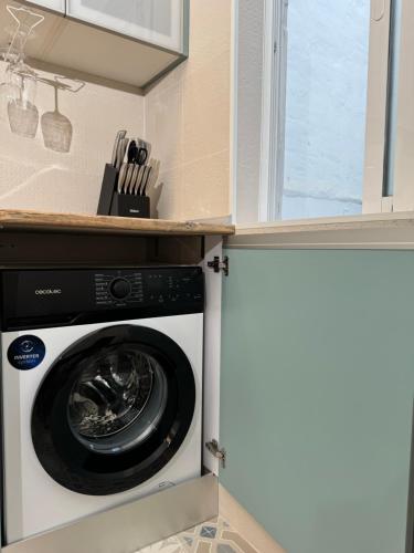a washing machine in a kitchen next to a window at Castaños 4 in Alicante