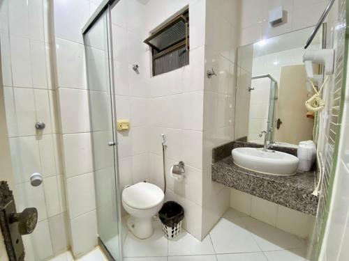 Bilik mandi di Porto Forte Pousada