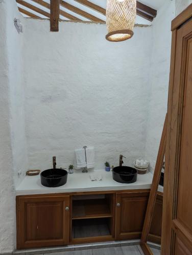 two sinks sitting on a counter in a bathroom at Patio Bonito in Jardin