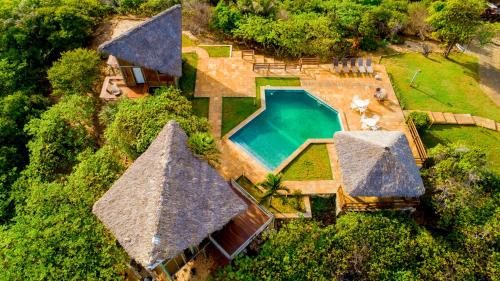 an aerial view of a house with a swimming pool at Ilha dos Poldros in Araioses