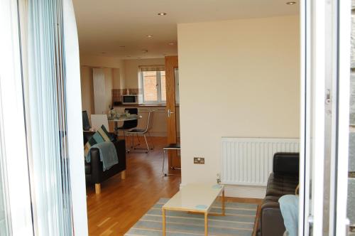 Η κουζίνα ή μικρή κουζίνα στο Sunset Bay Beach House in Tywyn