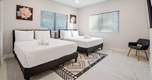 Cama o camas de una habitación en Sunny Isles Beach Luxury Property by Glam Homes